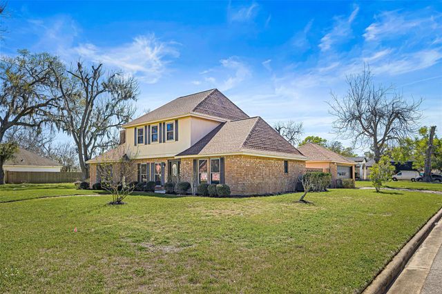 2348 Shalmar Drive, West Columbia, TX 77486