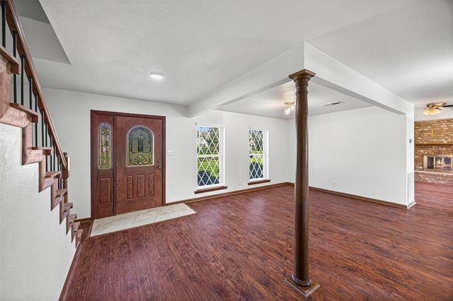 2348 Shalmar Drive, West Columbia, TX 77486