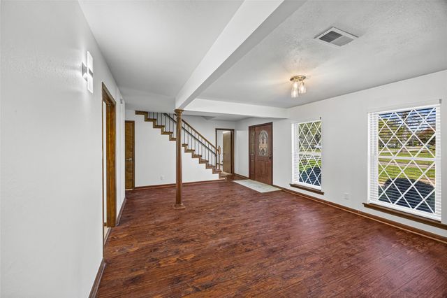 2348 Shalmar Drive, West Columbia, TX 77486