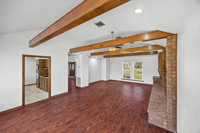 2348 Shalmar Drive, West Columbia, TX 77486