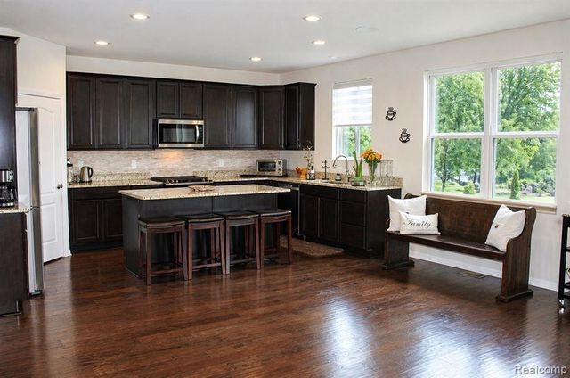 860 Backshore Drive, Canton, MI 48187