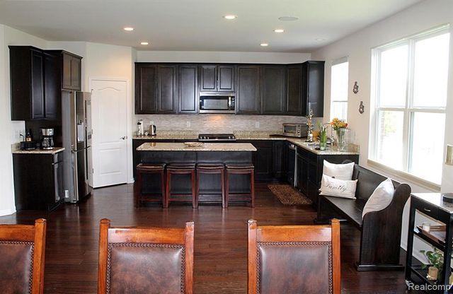 860 Backshore Drive, Canton, MI 48187