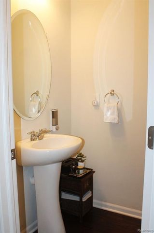 860 Backshore Drive, Canton, MI 48187