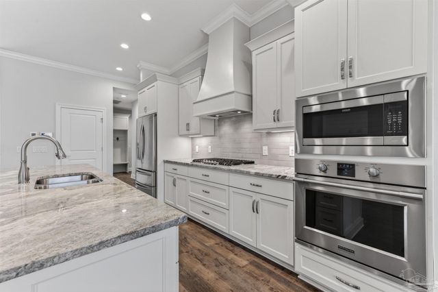 1181 Wensel Dr, Cantonment, FL 32533