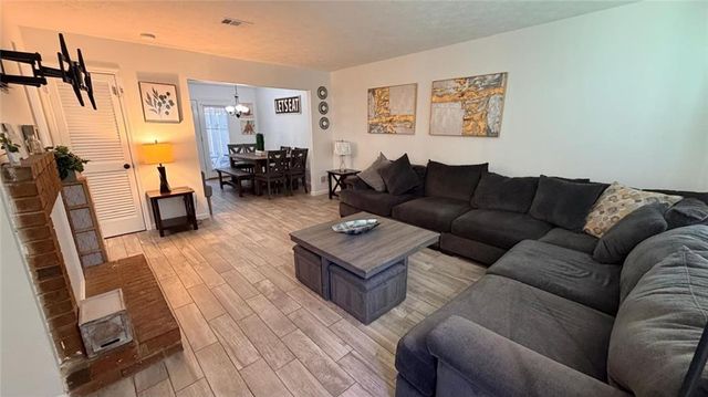 250 Mill Creek Place, Roswell, GA 30076