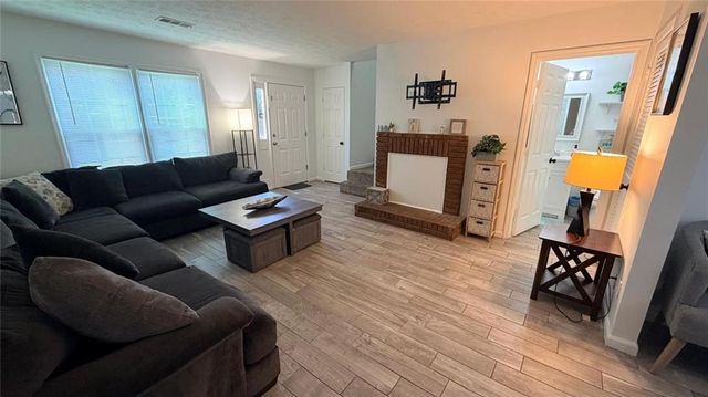 250 Mill Creek Place, Roswell, GA 30076