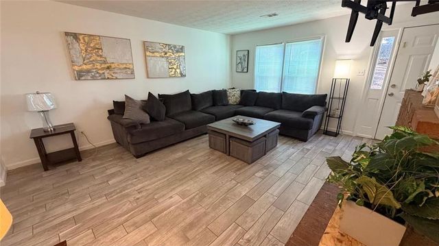 250 Mill Creek Place, Roswell, GA 30076