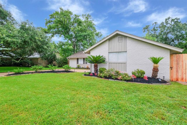 4511 Ravine Drive, Friendswood, TX 77546