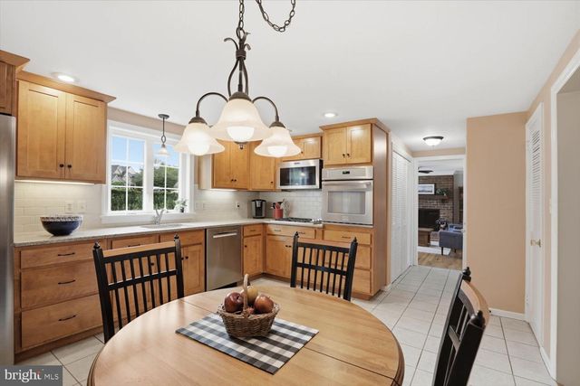 2182 VEUMONT DR, Lancaster, PA 17601