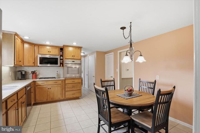 2182 VEUMONT DR, Lancaster, PA 17601