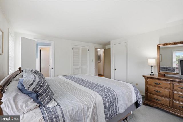 2182 VEUMONT DR, Lancaster, PA 17601