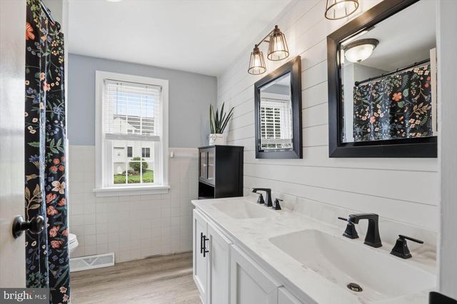 2182 VEUMONT DR, Lancaster, PA 17601