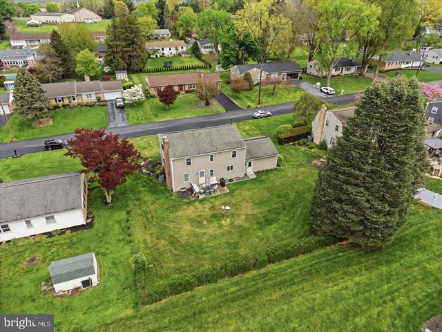 2182 VEUMONT DR, Lancaster, PA 17601