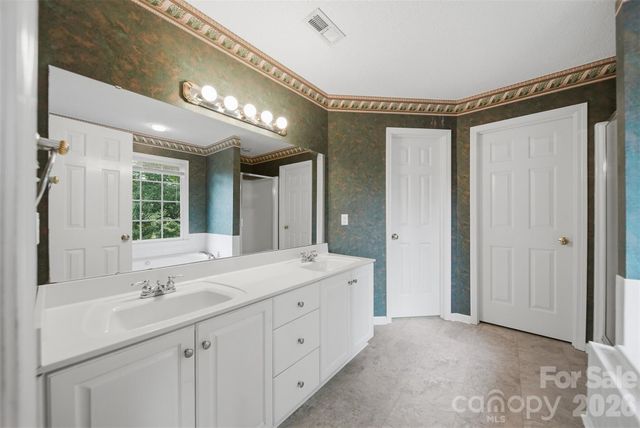 1737 9th Street Place SE, Hickory, NC 28602