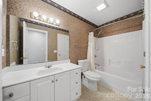 1737 9th Street Place SE, Hickory, NC 28602