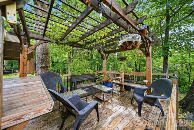 1737 9th Street Place SE, Hickory, NC 28602