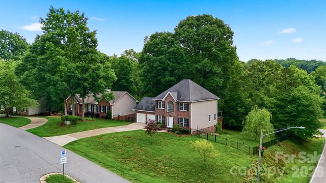 1737 9th Street Place SE, Hickory, NC 28602