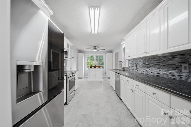 1737 9th Street Place SE, Hickory, NC 28602