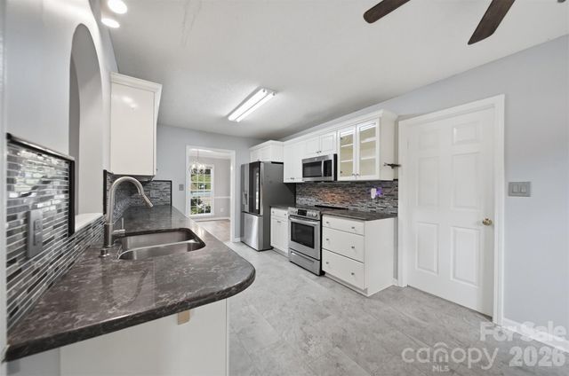 1737 9th Street Place SE, Hickory, NC 28602