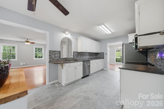 1737 9th Street Place SE, Hickory, NC 28602