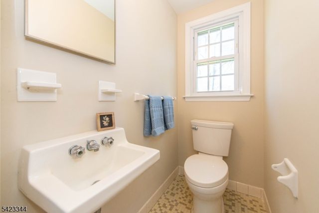89 Sykes Ave, Livingston Twp., NJ 07039
