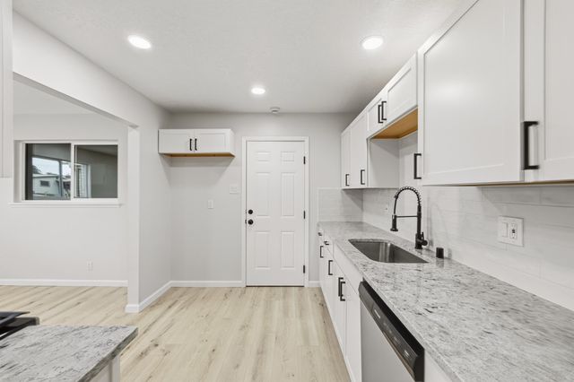 317 64th Street SW, Albuquerque, NM 87121
