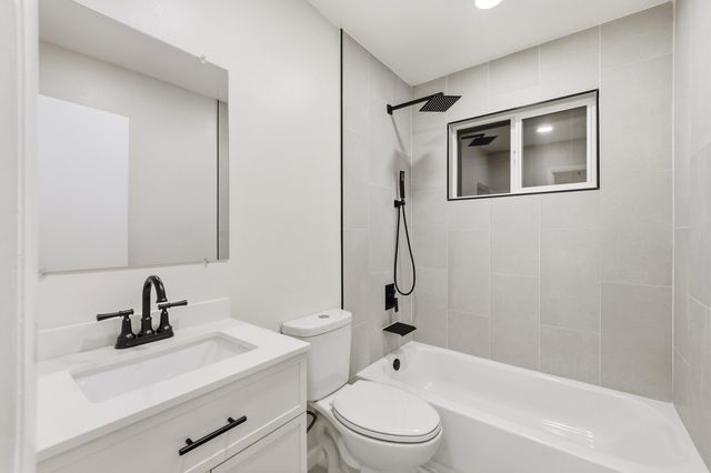317 64th Street SW, Albuquerque, NM 87121
