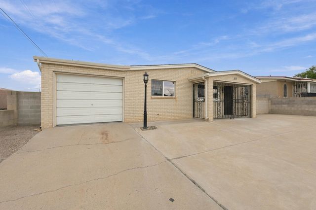 317 64th Street SW, Albuquerque, NM 87121
