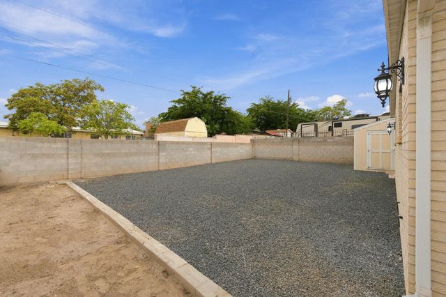 317 64th Street SW, Albuquerque, NM 87121