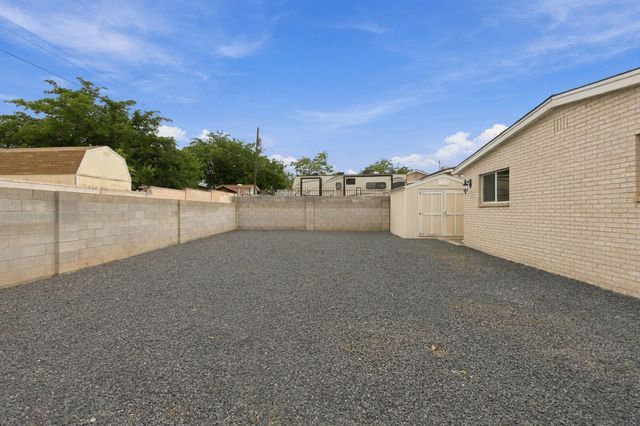 317 64th Street SW, Albuquerque, NM 87121