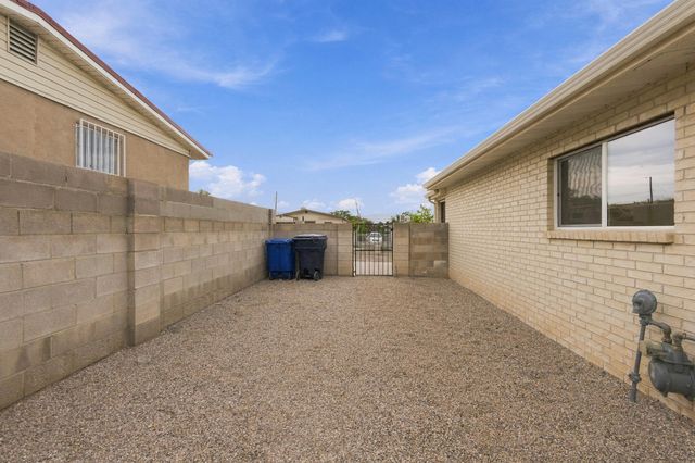 317 64th Street SW, Albuquerque, NM 87121