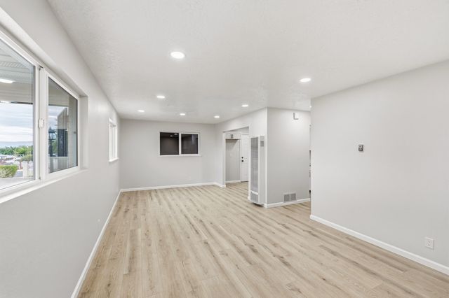 317 64th Street SW, Albuquerque, NM 87121
