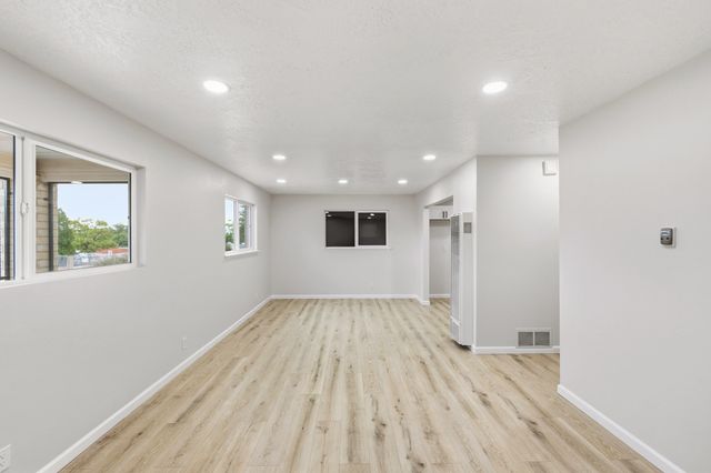 317 64th Street SW, Albuquerque, NM 87121