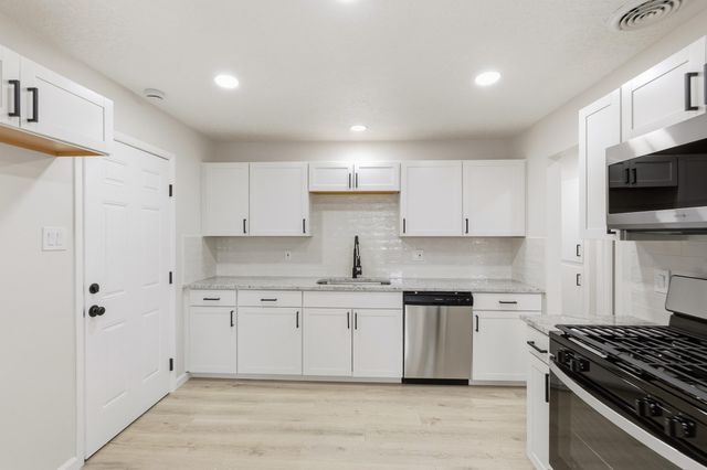 317 64th Street SW, Albuquerque, NM 87121