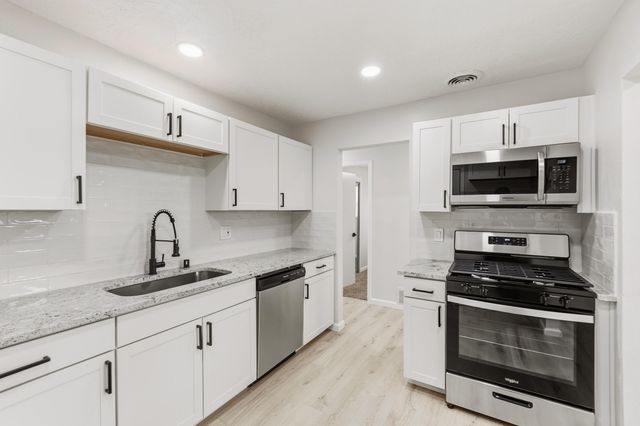 317 64th Street SW, Albuquerque, NM 87121