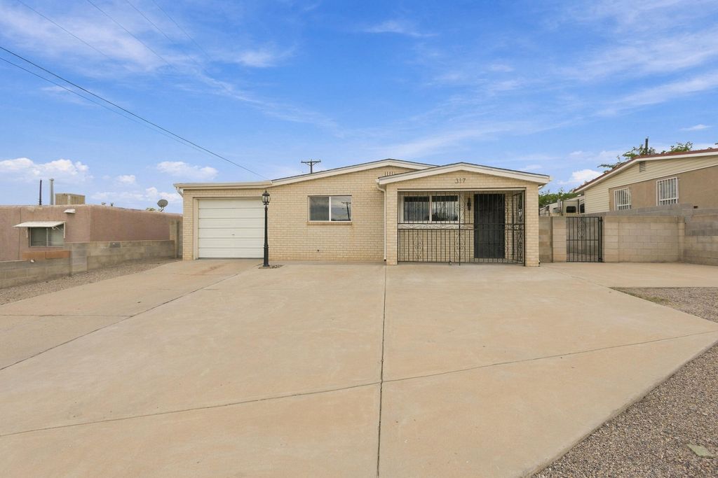 317 64th Street SW, Albuquerque, NM 87121