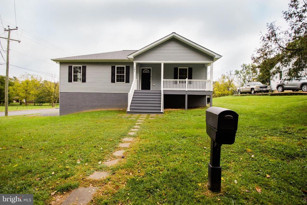 301 S CHURCH ST, Woodstock, VA 22664