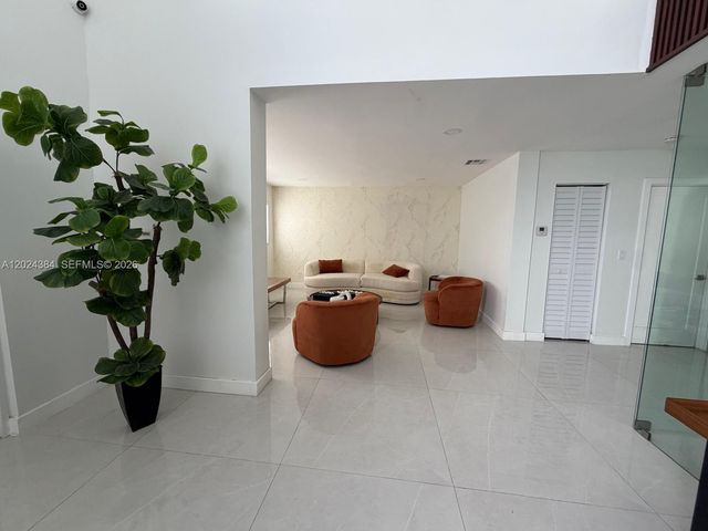 10462 NW 130th St 1, Hialeah Gardens, FL 33018