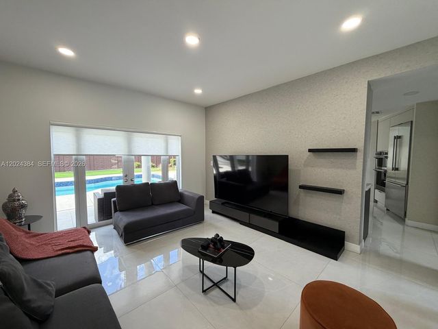 10462 NW 130th St 1, Hialeah Gardens, FL 33018
