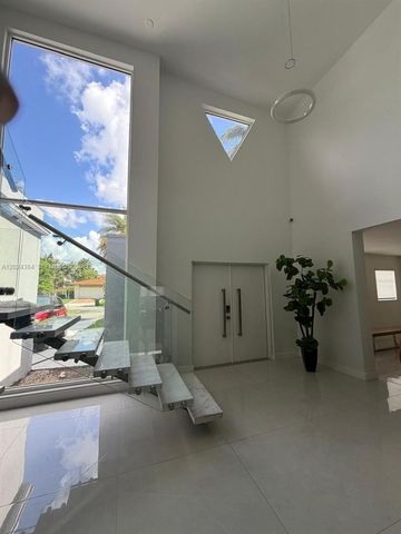 10462 NW 130th St 1, Hialeah Gardens, FL 33018