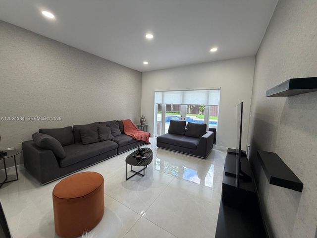 10462 NW 130th St 1, Hialeah Gardens, FL 33018