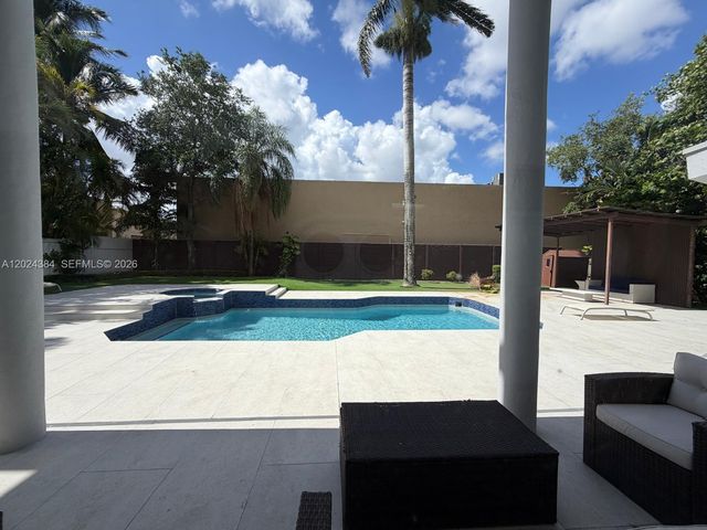 10462 NW 130th St 1, Hialeah Gardens, FL 33018