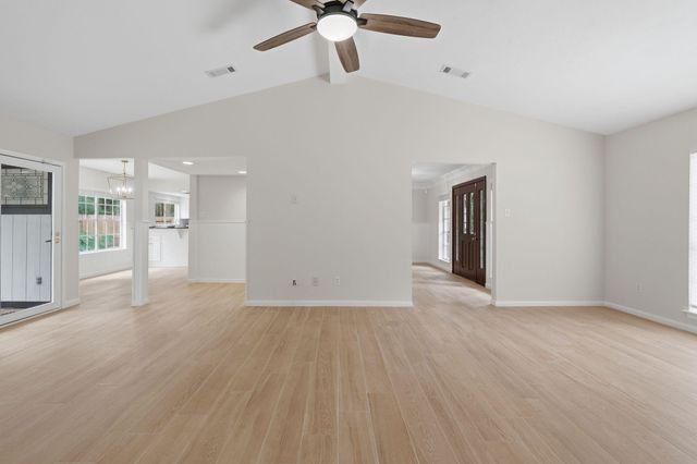 10916 Fawnlily Street, The Woodlands, TX 77380