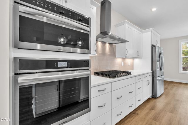 1112 Blackthorn Lane, Durham, NC 27703