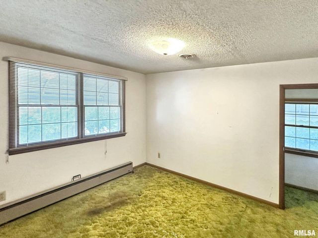 900 E 4TH Street, West Frankfort, IL 62896