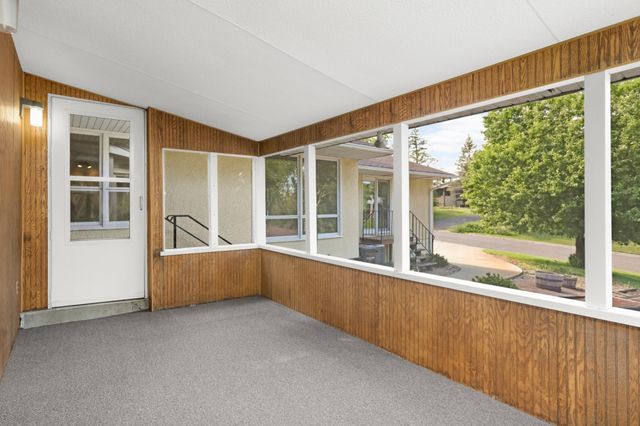 2878 Meadowlark Lane, Maplewood, MN 55109