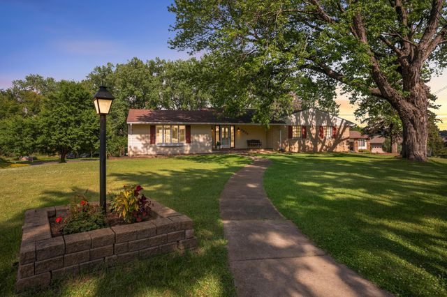 2878 Meadowlark Lane, Maplewood, MN 55109