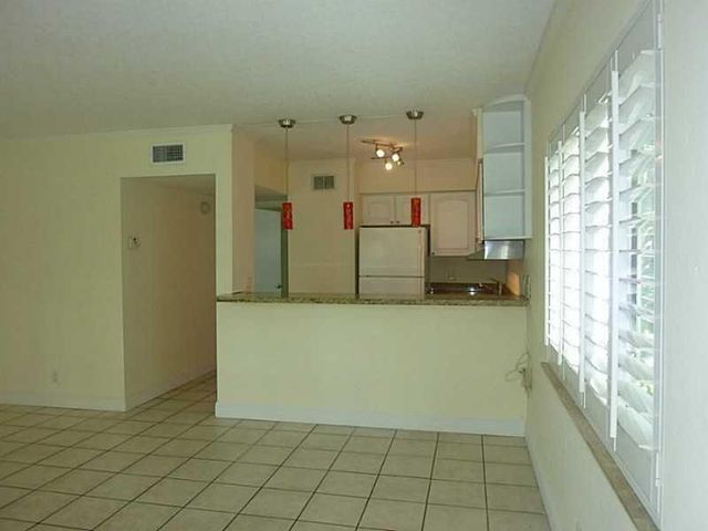 2124 NE 5th Avenue 103, Wilton Manors, FL 33305