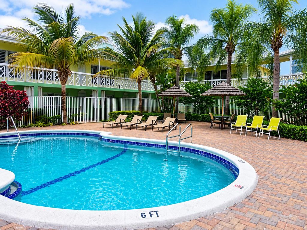 2124 NE 5th Avenue 103, Wilton Manors, FL 33305