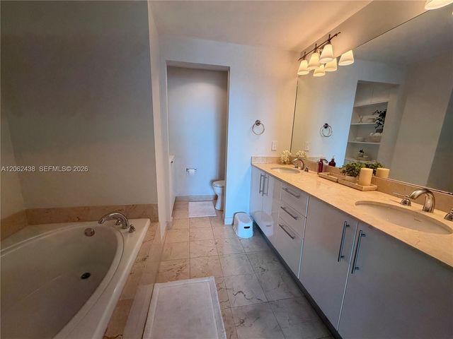 3330 NE 190th St 2711, Aventura, FL 33180